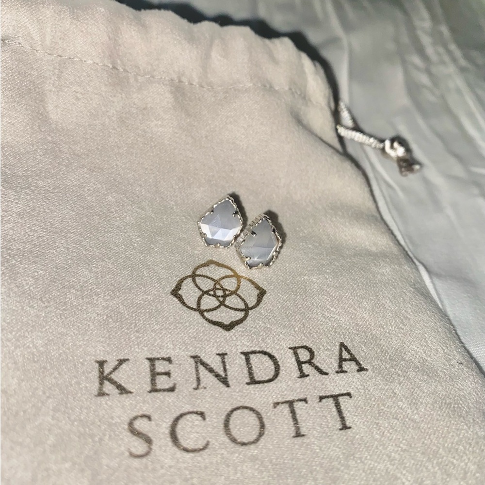 Kendra Scott | Tessa Studs | Slate Cats